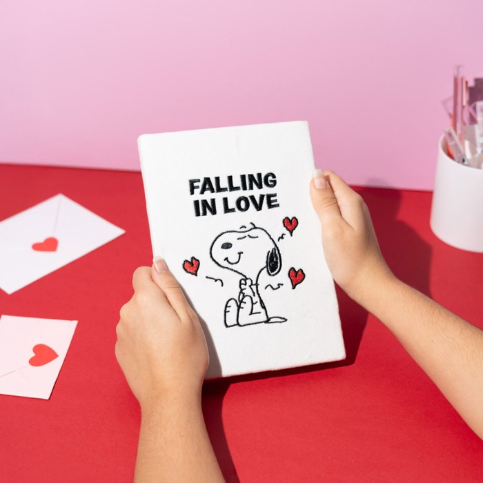 Τετράδιο με Υφή Βελούδου A5/15X21 με 96 φύλλα SNOOPY Love Season