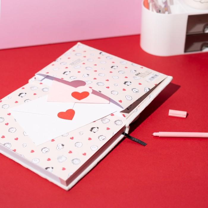 Τετράδιο με Υφή Βελούδου A5/15X21 με 96 φύλλα SNOOPY Love Season