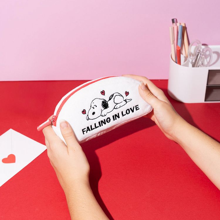 Plush Pencil Case SNOOPY Love Season