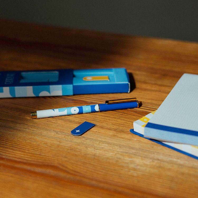 Premium Set of 1 Pen & 2 Magnetic Bookmarks KOKONOTE AKALIA
