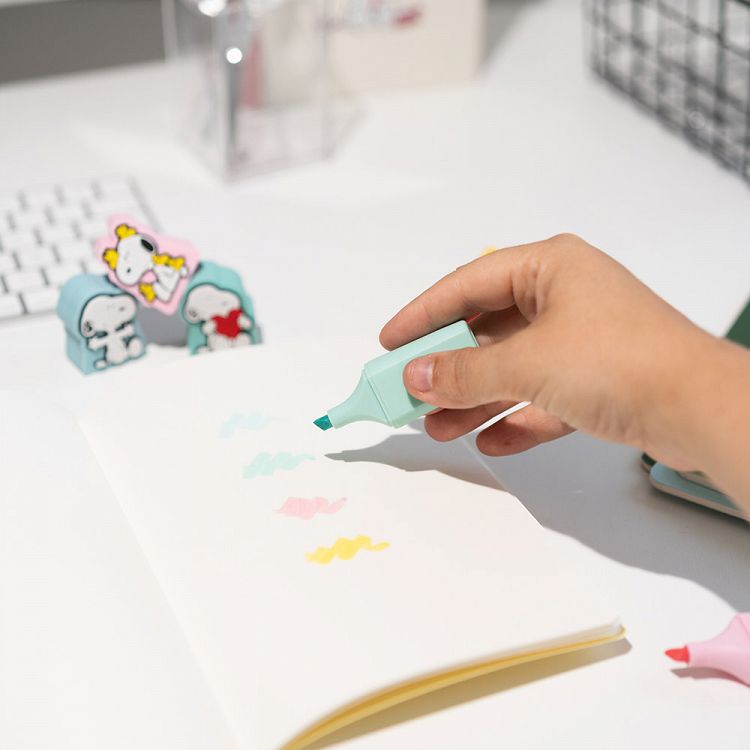 Σετ 4 Υπογραμμιστές (Highlighters) με 3D Topper SNOOPY