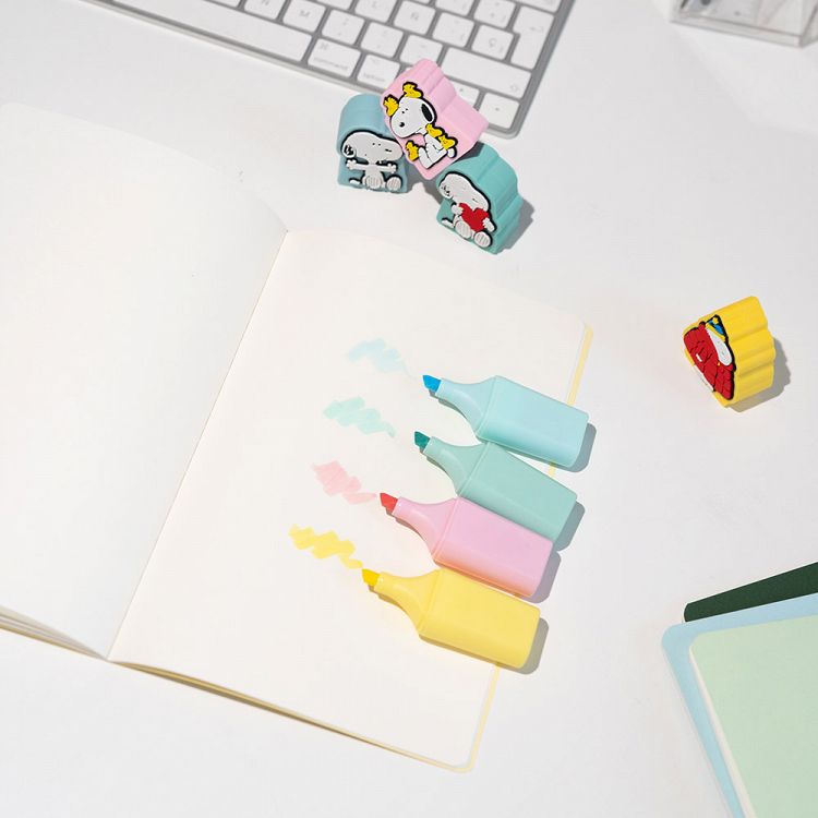 Σετ 4 Υπογραμμιστές (Highlighters) με 3D Topper SNOOPY