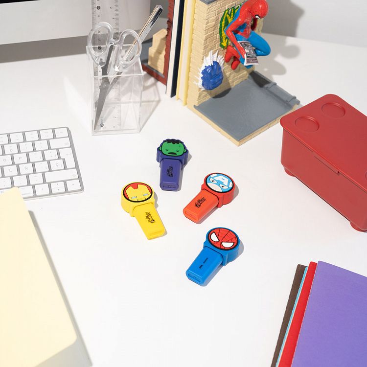 Σετ 4 Υπογραμμιστές (Highlighters) με 3D Topper MARVEL AVENGERS