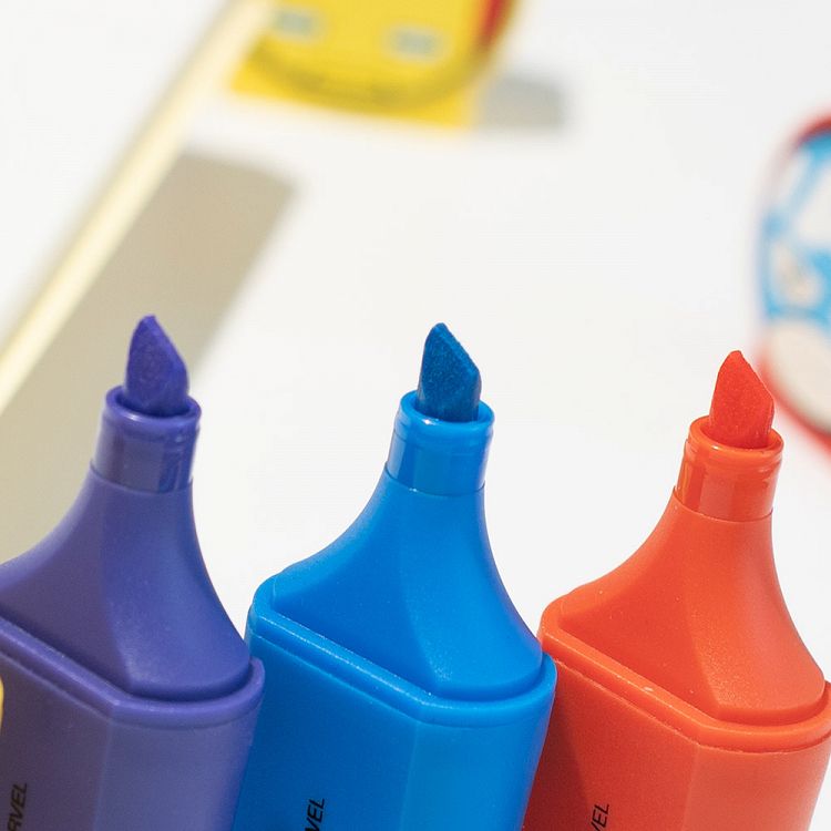 Σετ 4 Υπογραμμιστές (Highlighters) με 3D Topper MARVEL AVENGERS