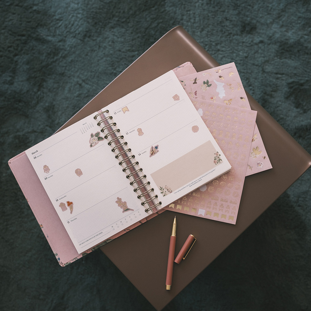Premium Weekly Diary 2026/2027 17 Months 16.5x20cm IDOLE SEASONAL FLOWERS by Kokonote