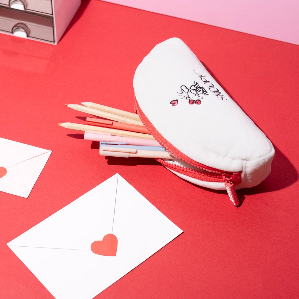 Plush Pencil Case SNOOPY Love Season