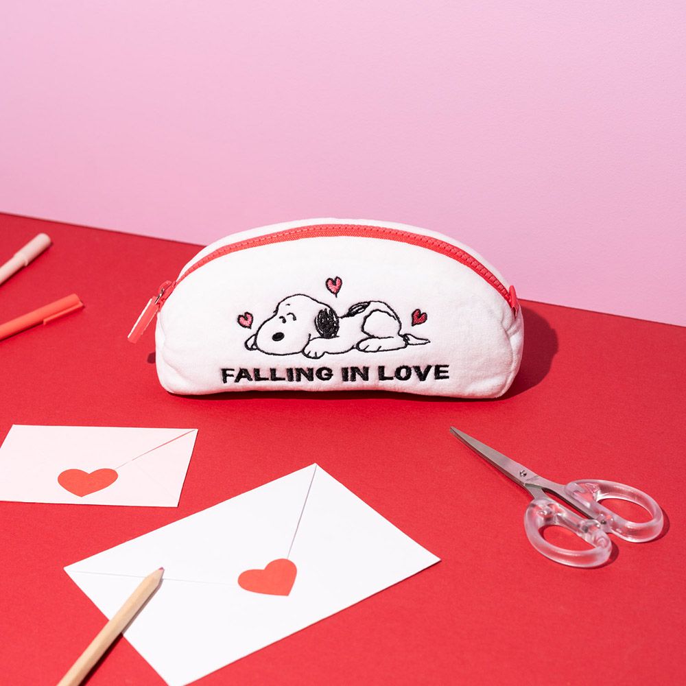 Plush Pencil Case SNOOPY Love Season