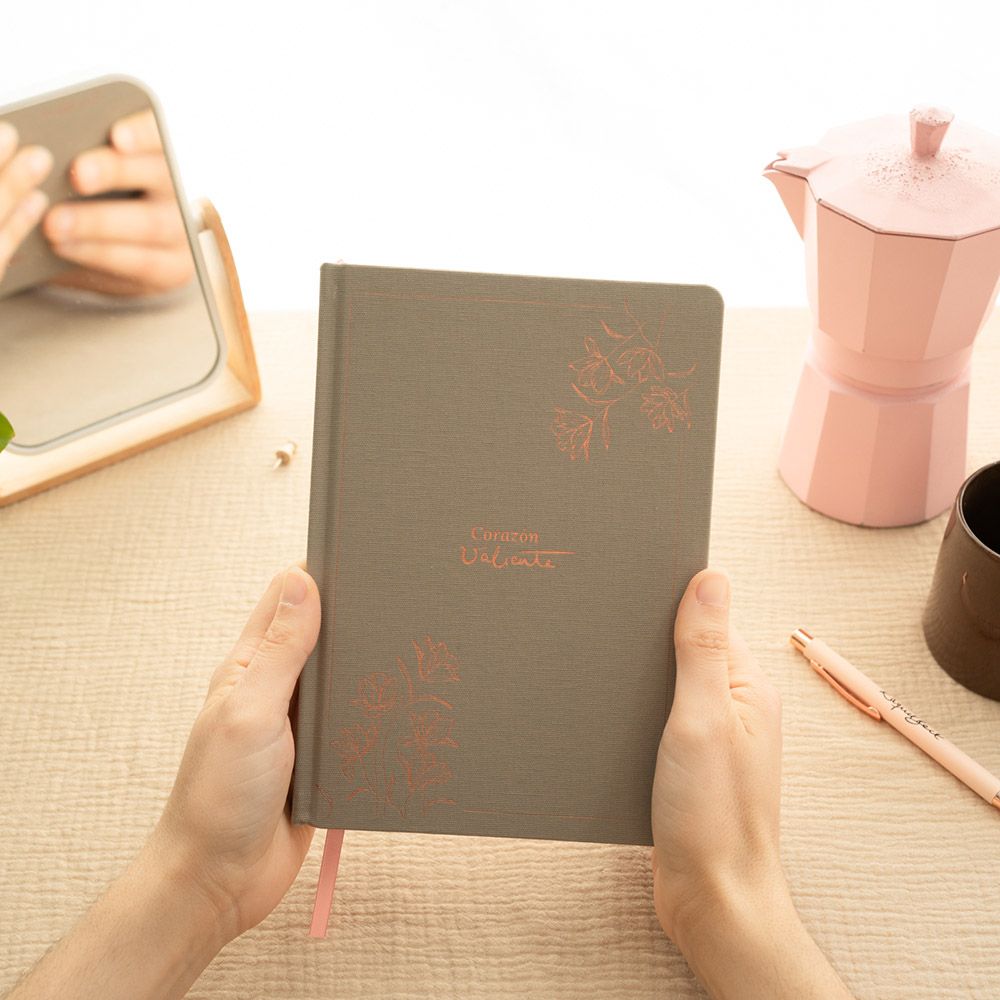 Premium Notebook A5 with 96sh of 100gr and Pen RAQUEL BECK