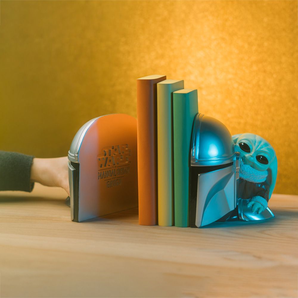 Set of 2 Resin Bookends STAR WARS THE MANDALORIAN AND GROGU